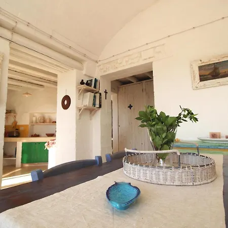 Trullo Ginevra - *